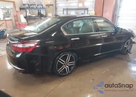 2016 Honda Accord Touring z USA, uszkodzony, nr VIN 1HGCR3F95GA032197